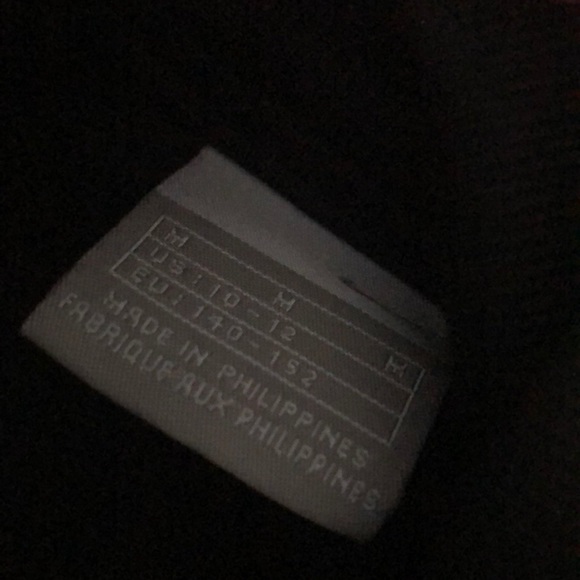 This is a girls size 10-12 Nike sweater! - Picture 3 of 4